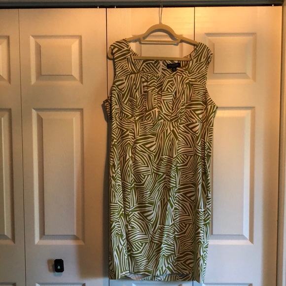 Green patterned dress with sweater - Picture 5 of 5